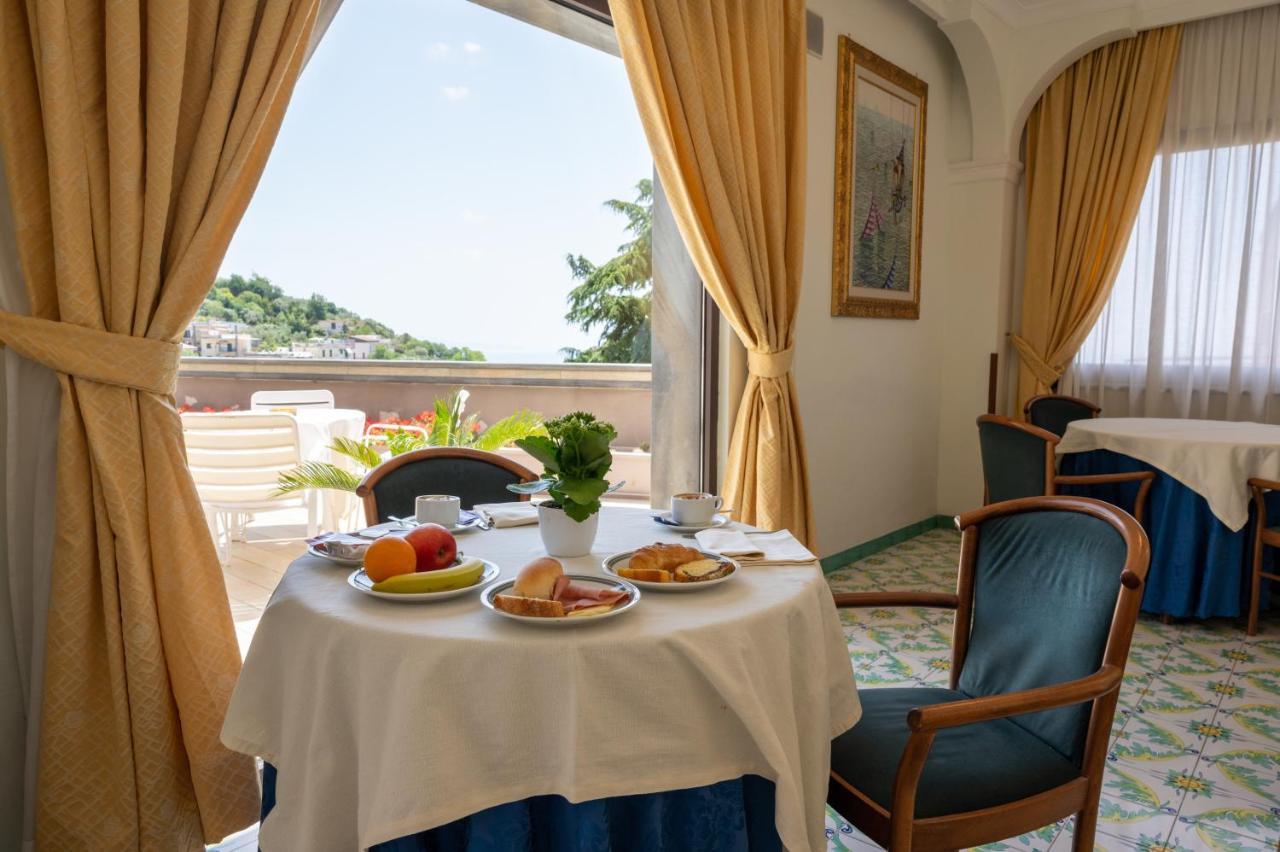 Hotel Montana Sant'Agata sui due Golfi Eksteriør billede