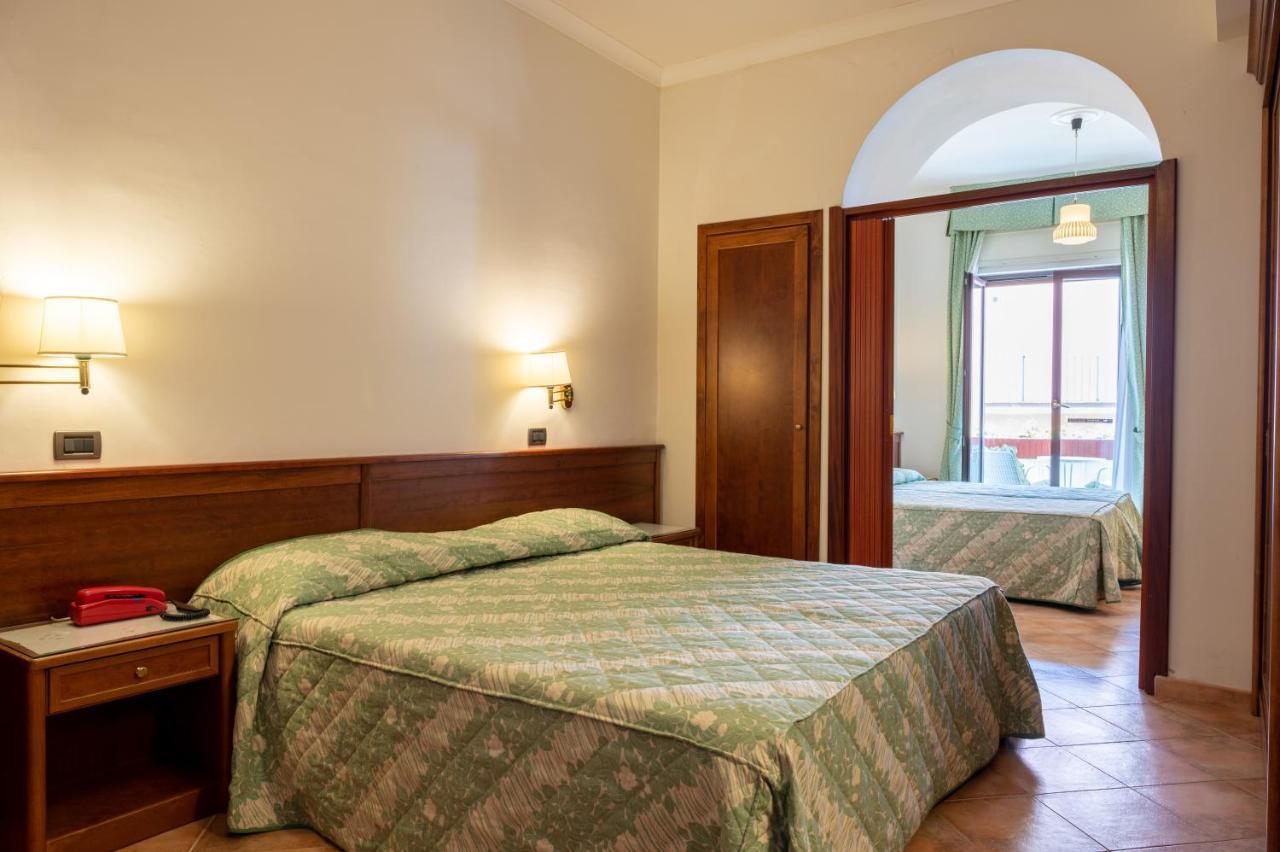 Hotel Montana Sant'Agata sui due Golfi Eksteriør billede