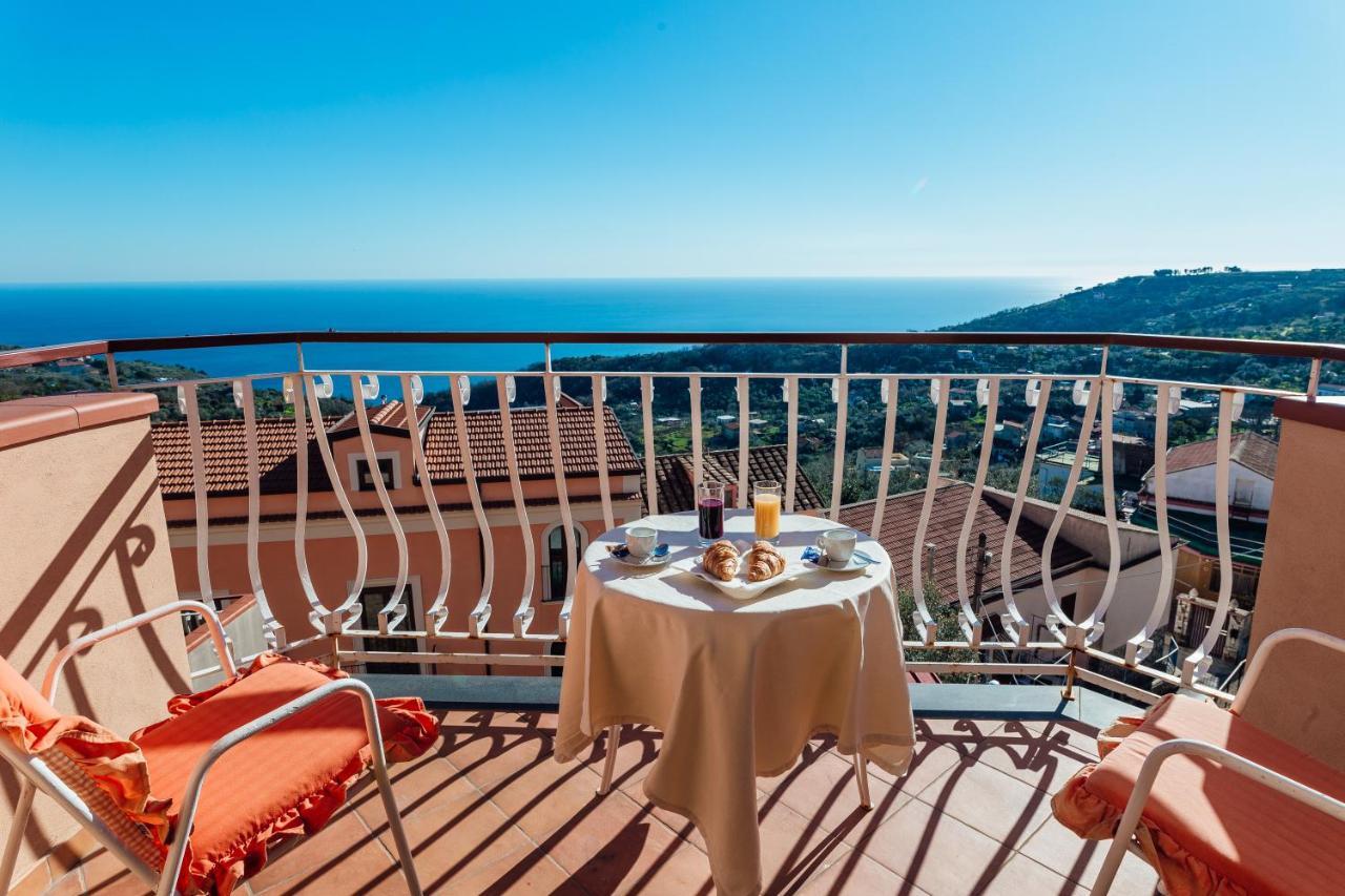 Hotel Montana Sant'Agata sui due Golfi Eksteriør billede