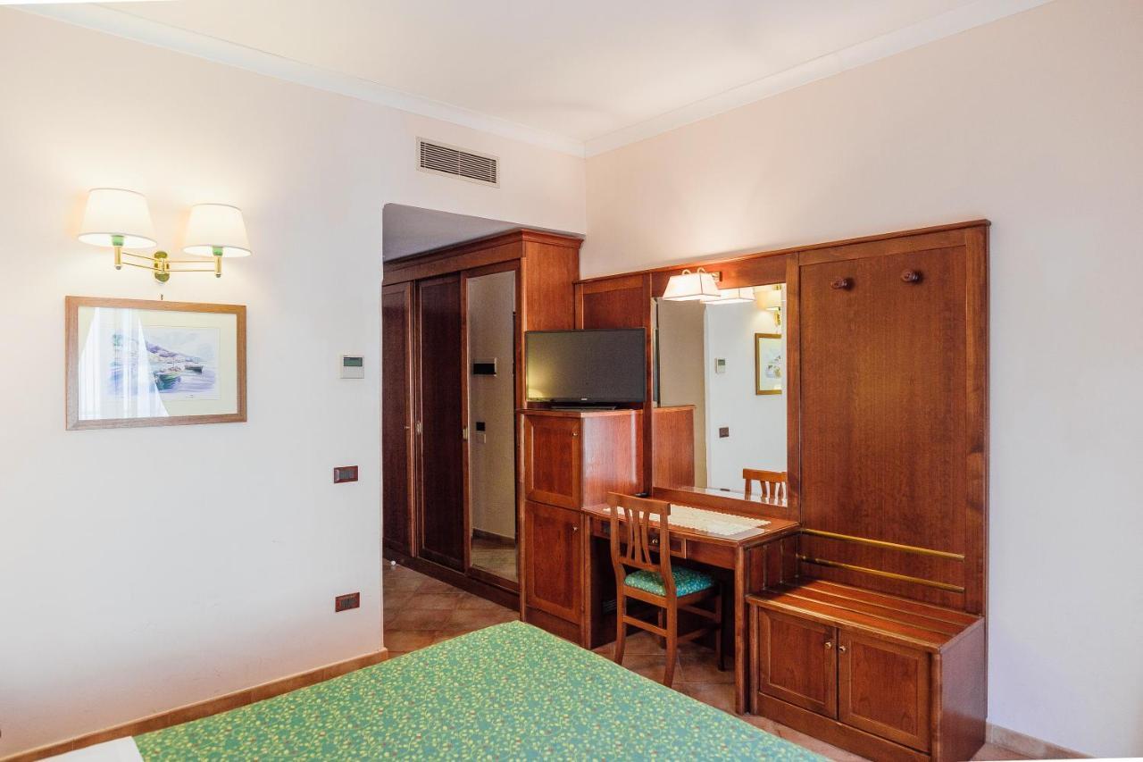 Hotel Montana Sant'Agata sui due Golfi Eksteriør billede